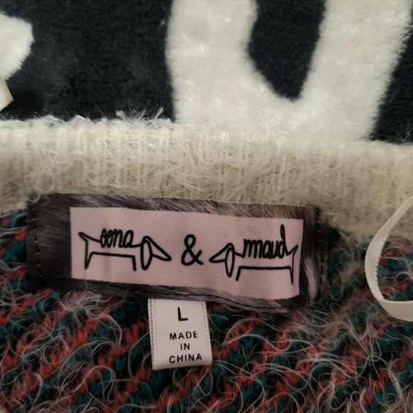 Chic Cozy Women's Sweater with Geometric Design - Picture 2 of 4